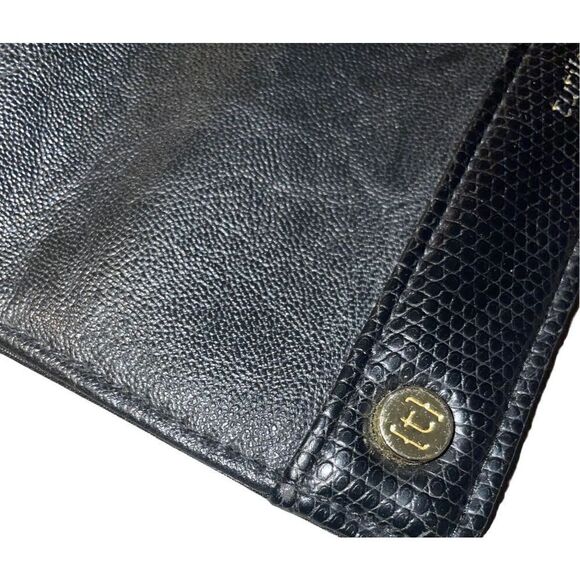 Tutilo New York Wristlet Wallet - Picture 3 of 9